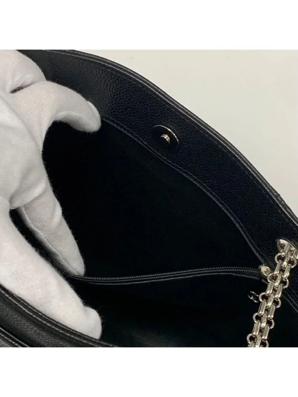 Chanel Caviar Leather CC Logo Chain Tote Black